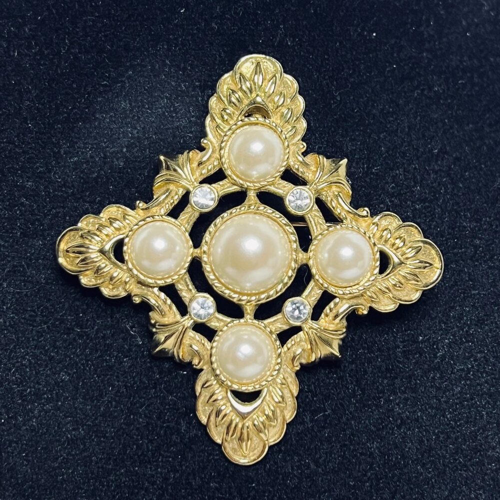 KJL for Avon Gold Tone, Faux Pearl And Clear Rhinestone Brooch/Pendant (6087)